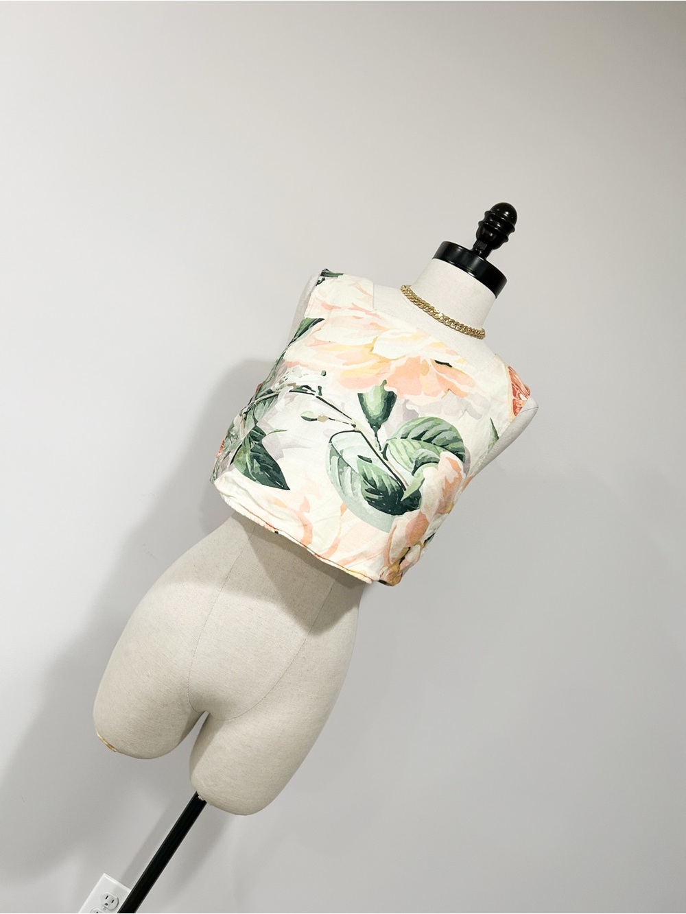 Floral Cropped Shell Top in Cream & Green
